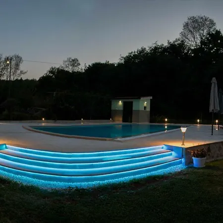 Holiday House With Pool Estera Casa de Férias Grubine