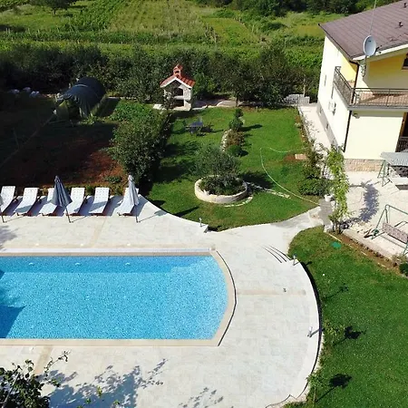 Holiday House With Pool Estera Grubine