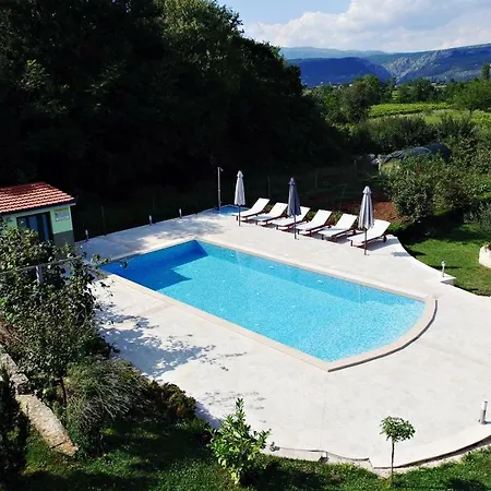 Сasa de vacaciones Holiday House With Pool Estera *