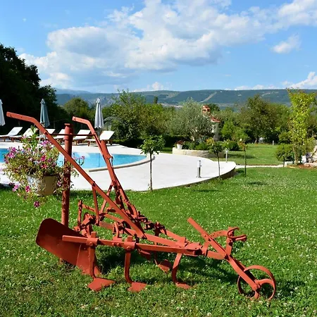 Сasa de vacaciones Holiday House With Pool Estera Grubine