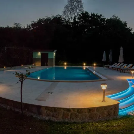 Holiday House With Pool Estera Сasa de vacaciones