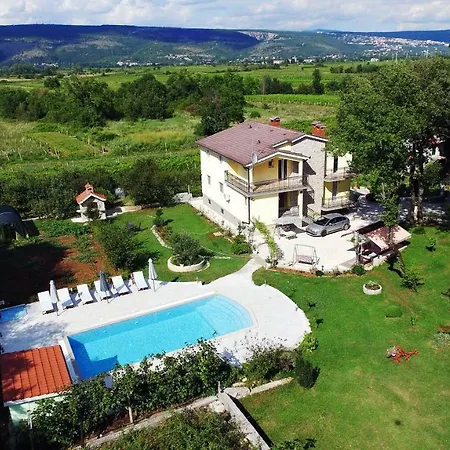 Сasa de vacaciones Holiday House With Pool Estera