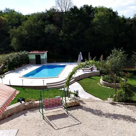 Holiday House With Pool Estera Сasa de vacaciones Grubine