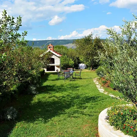 Сasa de vacaciones Holiday House With Pool Estera